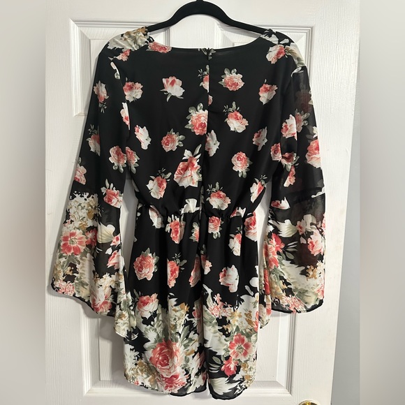 Persun Floral Romper - Picture 3 of 4